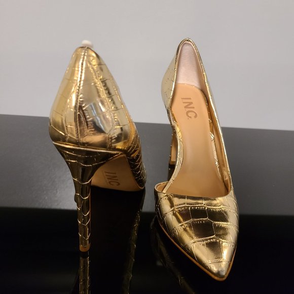 Brand new.....Gold Croc Print Heels - Picture 2 of 6